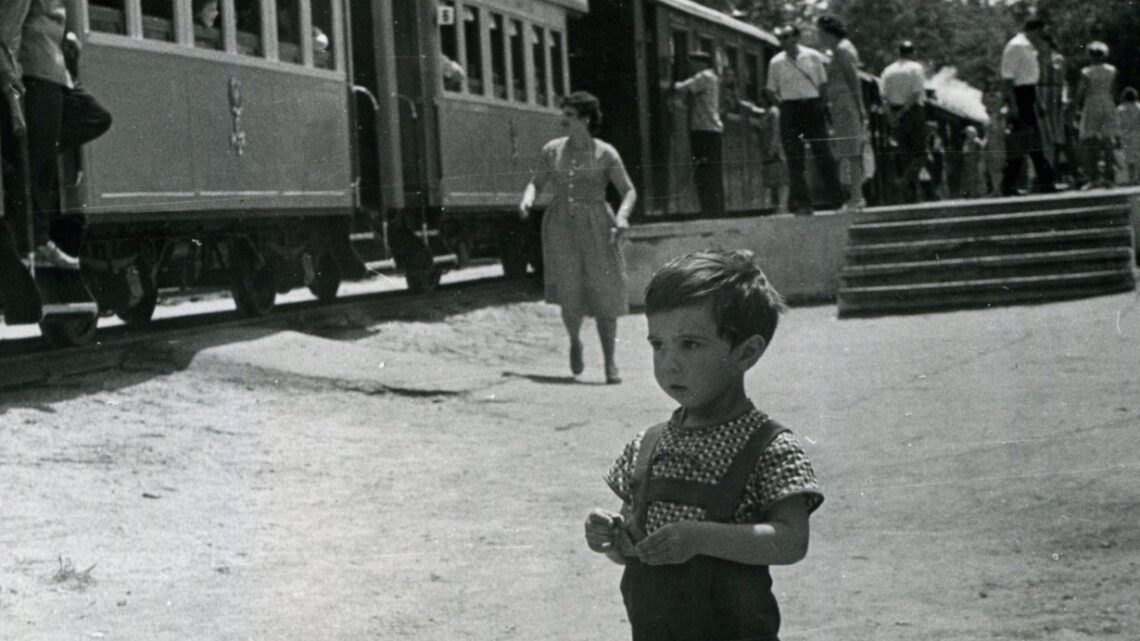ВСПРЫГНУТЬ НА ПОДНОЖКУ ДЕТСТВА