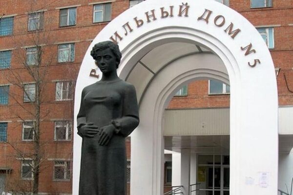 ДАЮЩАЯ ЖИЗНЬ